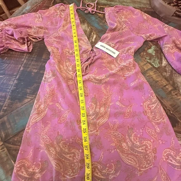 Urban Outfitters Mini Dress Pink Paisley Medium VNeck KeyHole back NWT. Boho - Picture 9 of 11